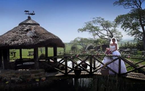 фото отеля Crossbutts Stable Restaurant with Courtyard Rooms