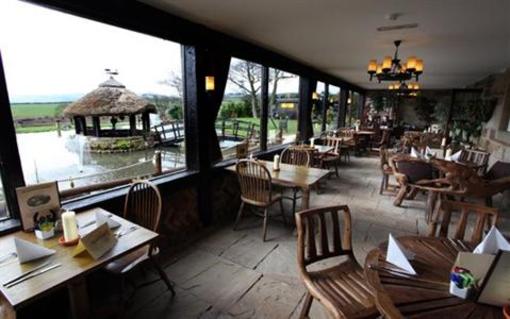 фото отеля Crossbutts Stable Restaurant with Courtyard Rooms