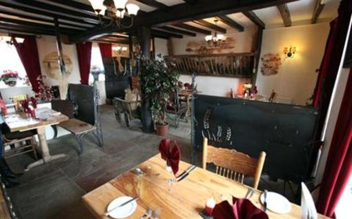 фото отеля Crossbutts Stable Restaurant with Courtyard Rooms