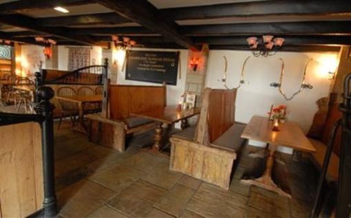 фото отеля Crossbutts Stable Restaurant with Courtyard Rooms