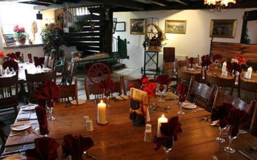 фото отеля Crossbutts Stable Restaurant with Courtyard Rooms