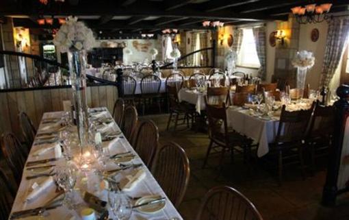 фото отеля Crossbutts Stable Restaurant with Courtyard Rooms