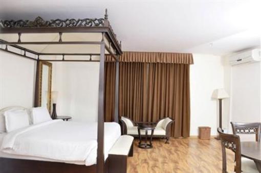 фото отеля Hotel Centrepoint Resort and Spa