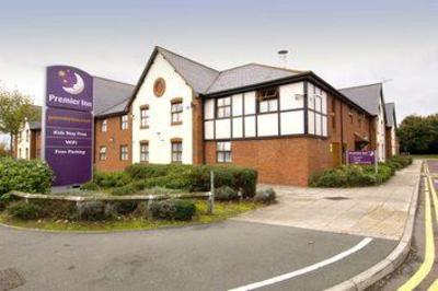 фото отеля Premier Inn Central South East Chester