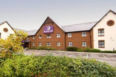 фото отеля Premier Inn Central South East Chester