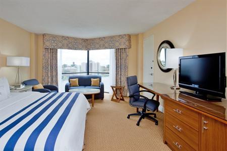 фото отеля Crowne Plaza Hampton Marina