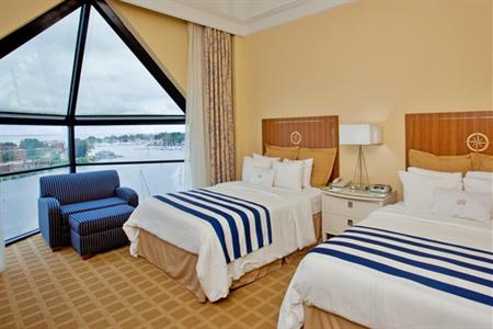 фото отеля Crowne Plaza Hampton Marina