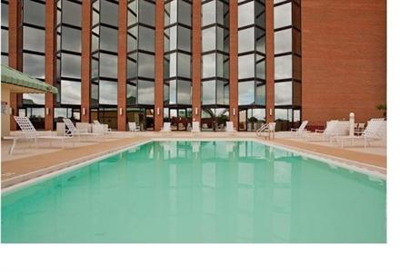 фото отеля Crowne Plaza Hampton Marina