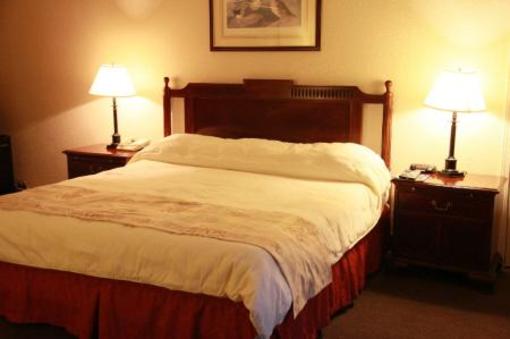 фото отеля Caravelle Inn & Suites
