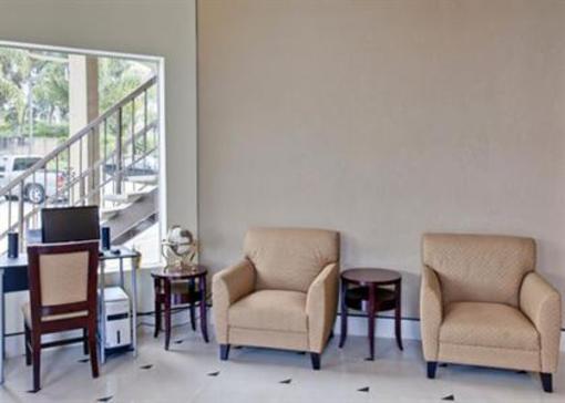 фото отеля Econo Lodge Inn & Suites Fallbrook