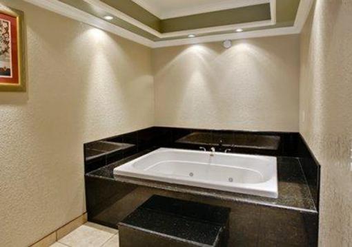 фото отеля Econo Lodge Inn & Suites Fallbrook