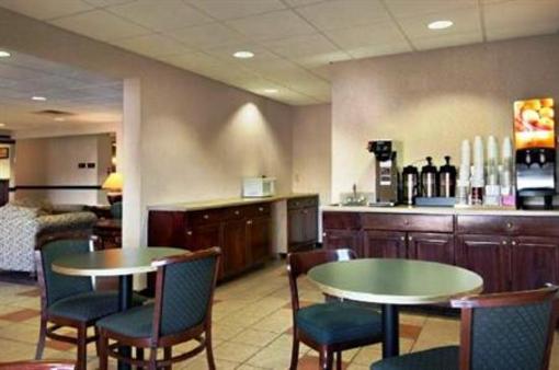 фото отеля Red Roof Inn Hendersonville