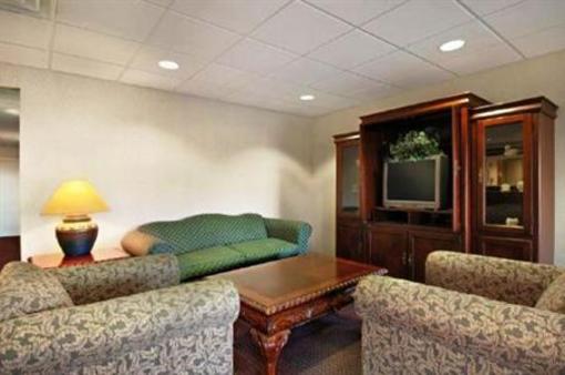фото отеля Red Roof Inn Hendersonville