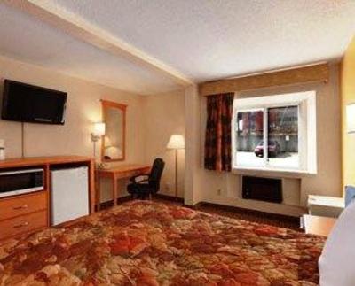 фото отеля Super 8 Lawrence