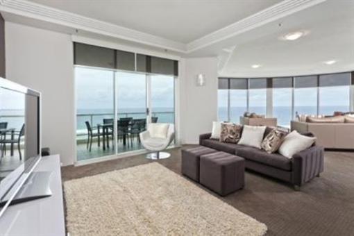 фото отеля Mint Broadbeach - Carmel by the Sea