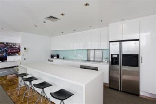 фото отеля Mint Broadbeach - Carmel by the Sea