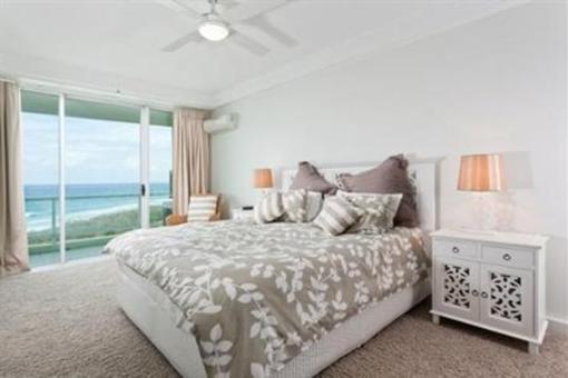 фото отеля Mint Broadbeach - Carmel by the Sea