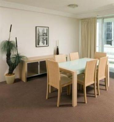 фото отеля Mint Broadbeach - Carmel by the Sea