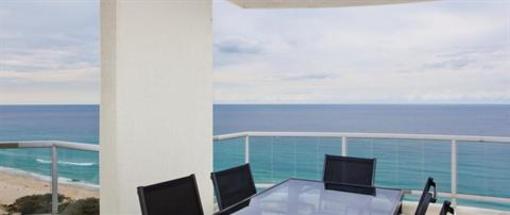 фото отеля Mint Broadbeach - Carmel by the Sea