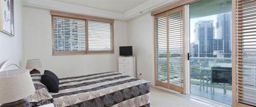 фото отеля Mint Broadbeach - Carmel by the Sea