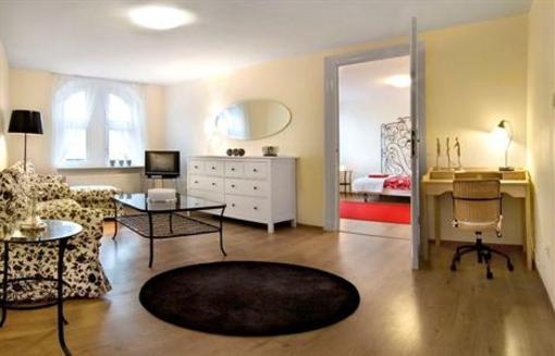 фото отеля Pomaranczarnia Hostel Apartamenty