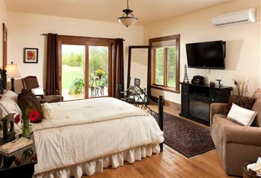 фото отеля Cabin Creek Landing Bed & Breakfast