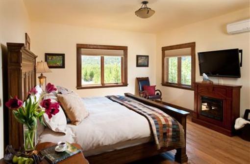 фото отеля Cabin Creek Landing Bed & Breakfast
