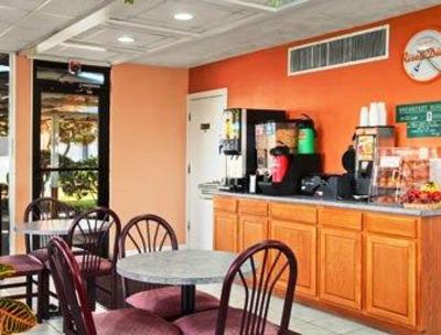 фото отеля Howard Johnson Express Inn Lumberton