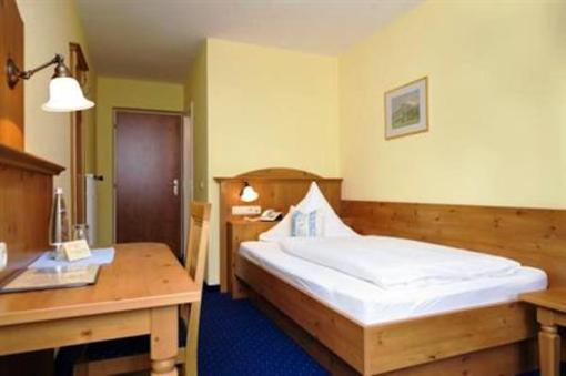 фото отеля Gasthof-Hotel Zur Post Samerberg