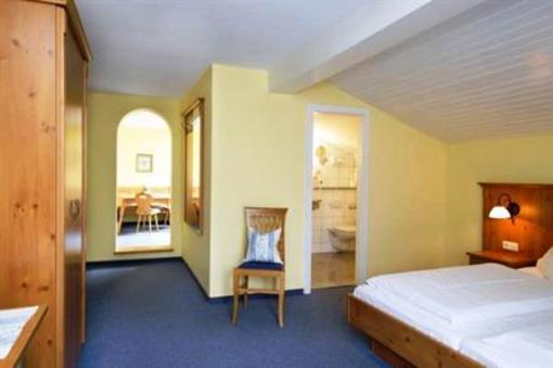 фото отеля Gasthof-Hotel Zur Post Samerberg