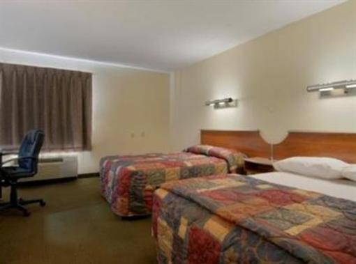 фото отеля Red Roof Inn & Suites Savannah
