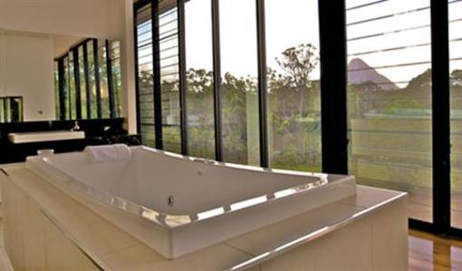 фото отеля Glass on Glasshouse Cottages Caloundra