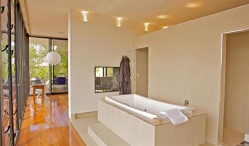 фото отеля Glass on Glasshouse Cottages Caloundra
