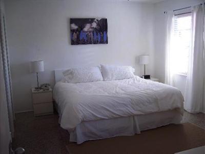 фото отеля Robindale Suites