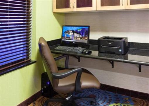 фото отеля Holiday Inn Express & Suites Rochester South Medical Center