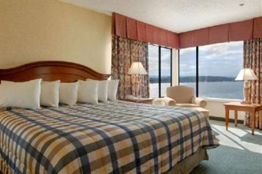фото отеля Red Lion Hotel Vancouver at the Quay