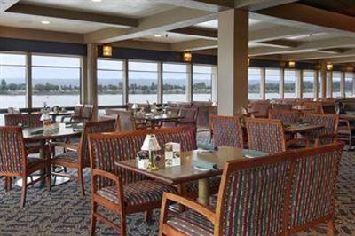 фото отеля Red Lion Hotel Vancouver at the Quay