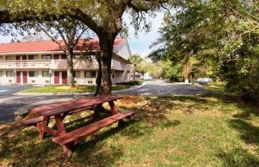 фото отеля Red Roof Inn Tampa Fairgrounds