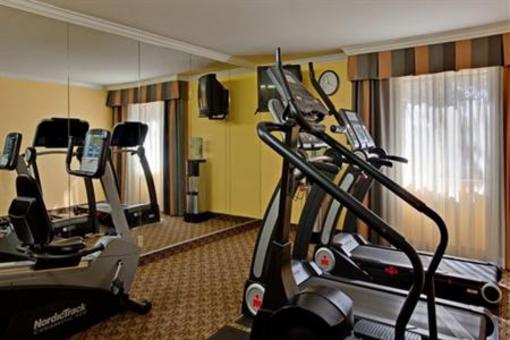 фото отеля Holiday Inn Express Moreno Valley