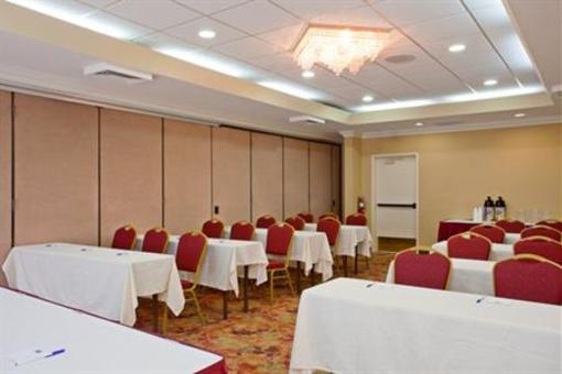 фото отеля Holiday Inn Express Moreno Valley