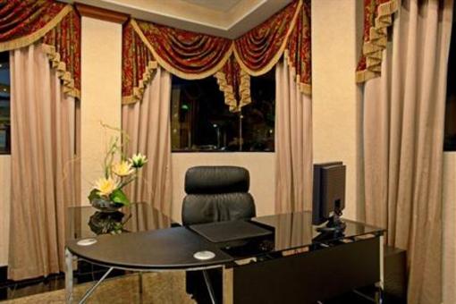 фото отеля Holiday Inn Express Moreno Valley