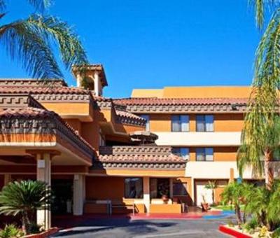 фото отеля Holiday Inn Express Moreno Valley