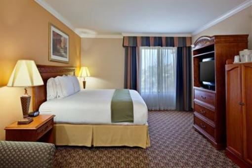 фото отеля Holiday Inn Express Moreno Valley