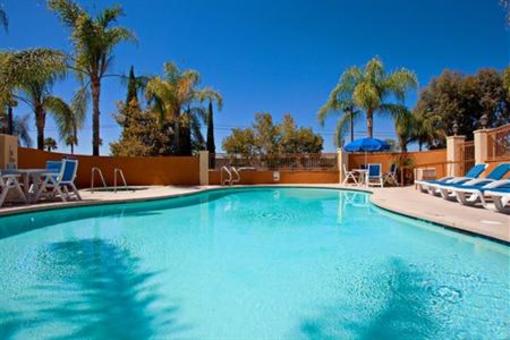 фото отеля Holiday Inn Express Moreno Valley