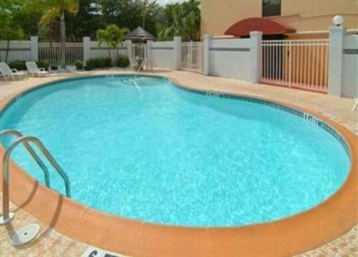 фото отеля Quality Suites Airport Fort Myers