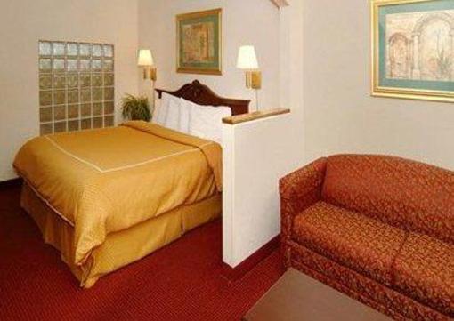 фото отеля Quality Suites Airport Fort Myers