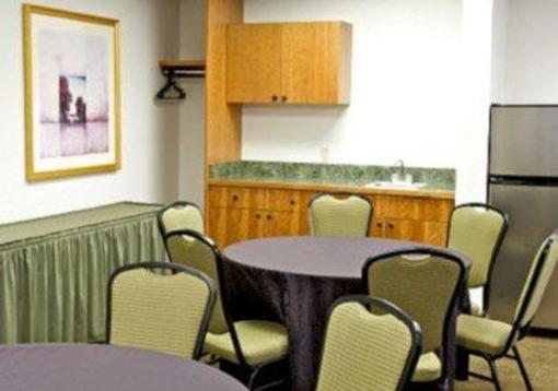 фото отеля CrestHill Suites Wichita