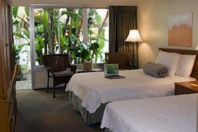 фото отеля Naples Courtyard Inn