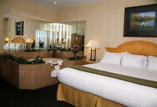 фото отеля Holiday Inn Express Hotel & Suites Watertown-Thousand Islands