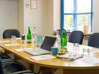 фото отеля Ramada London Gatwick